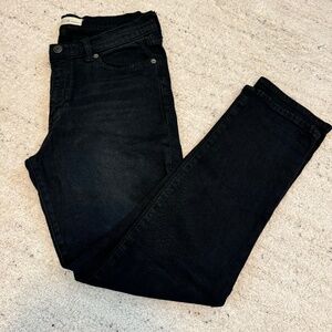 GAP 1969 (GAP For Good) - Mid Rise Real Straight in Vintage Black Jeans (28S)